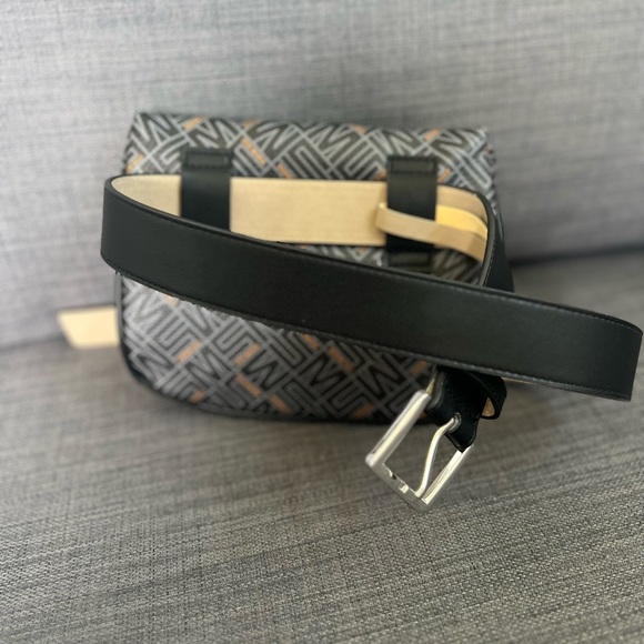 NWT STEVE MADDEN FANNY PACK LOGO BAG ON THE BELT - Picture 6 of 9